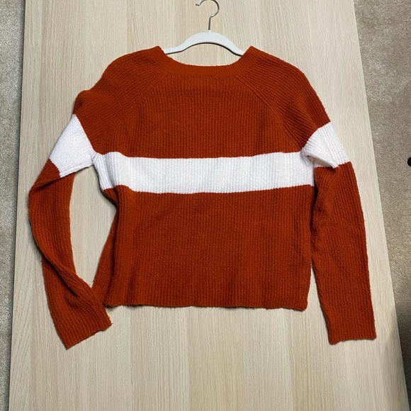 Red & White knitted Sweater - Picture 3 of 4